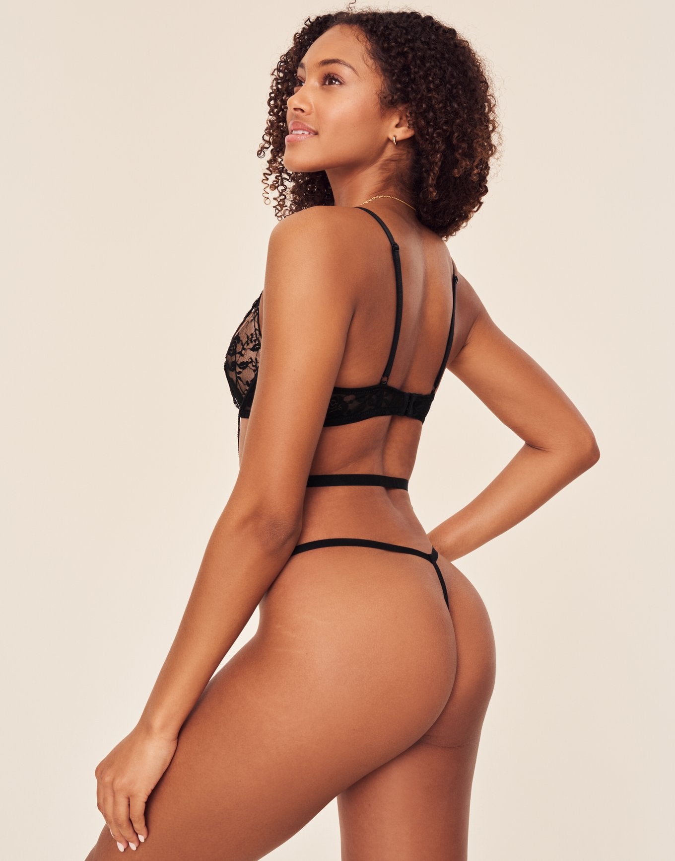 Leila Contour Black