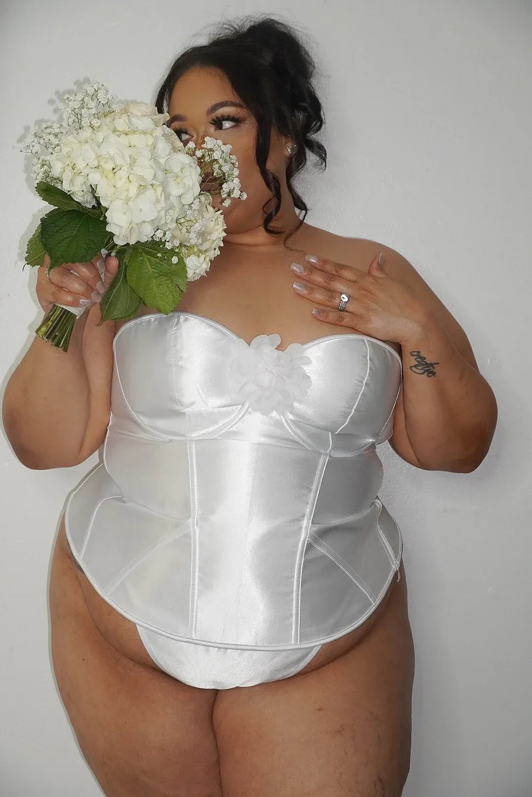 Laurin Contour White