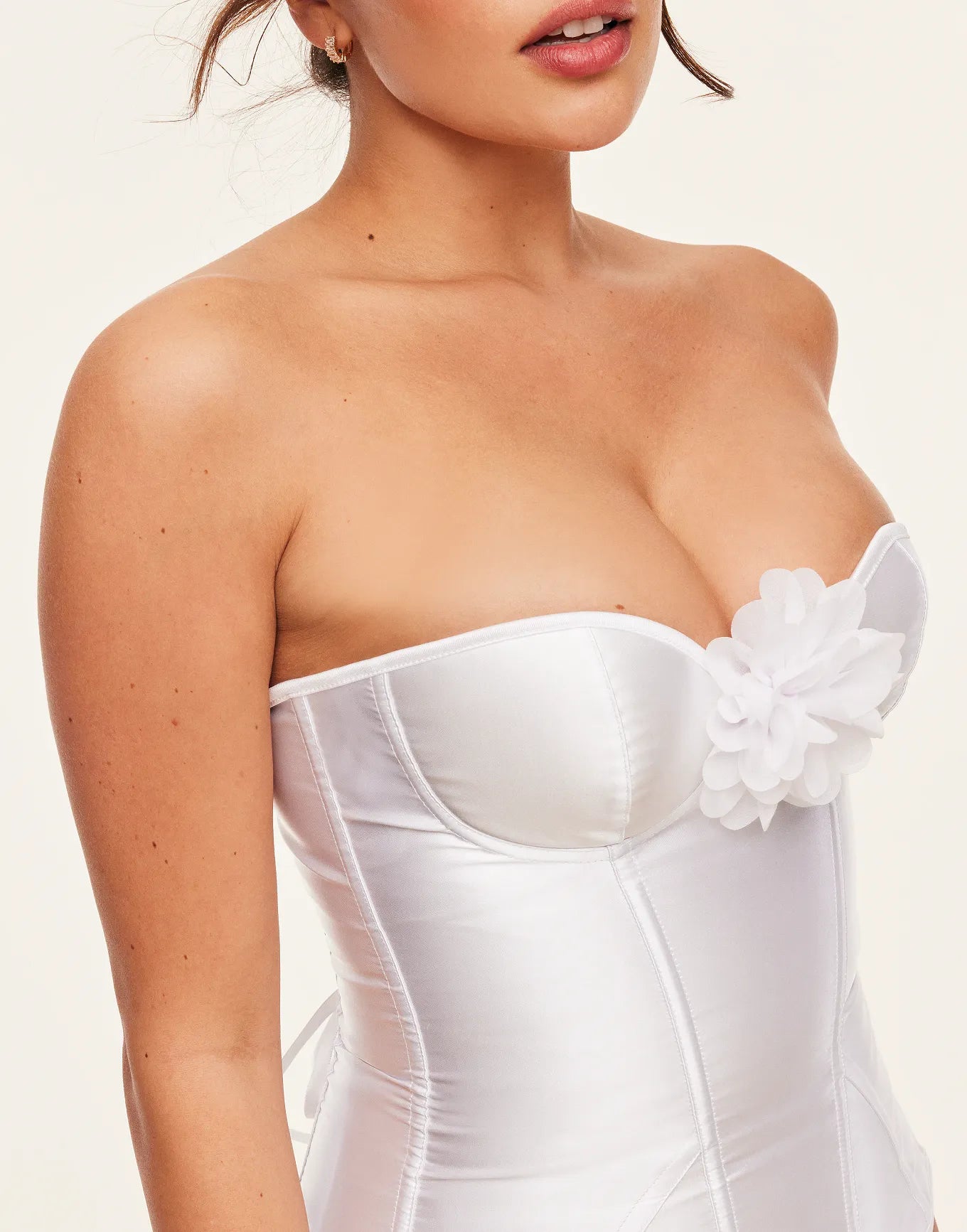 Laurin Contour White