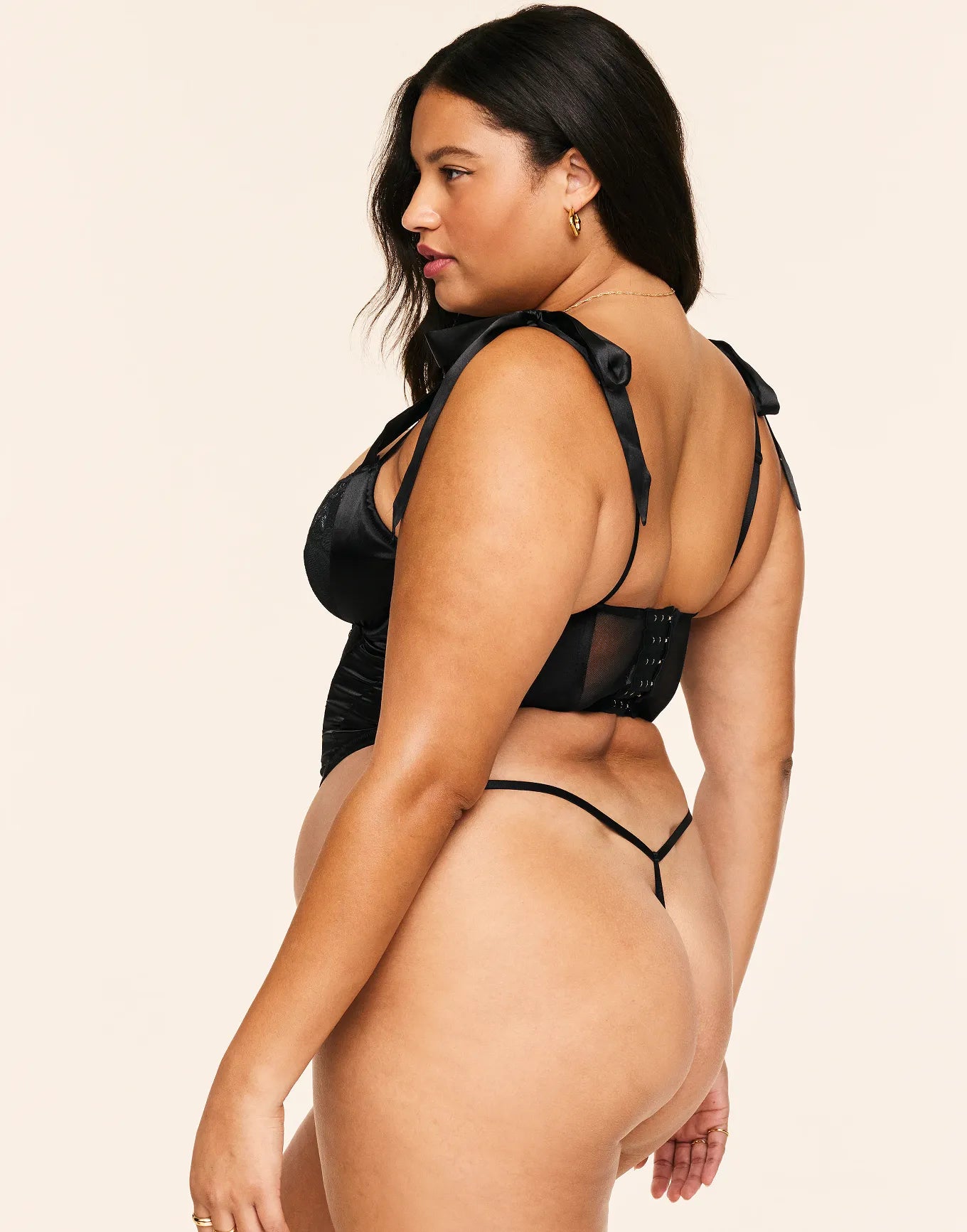 Leeza Contour Black